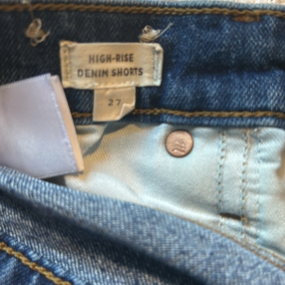 Madewell High-Rise Denim Shorts in Onaway
Wash Size 27 - Picture 10 of 11